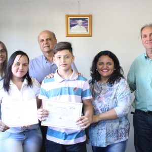 Telecentro-entrega-certificados-para-nova-turma-de-formandos-(32) Telecentro-entrega-certificados-para-nova-turma-de-formandos-(32)