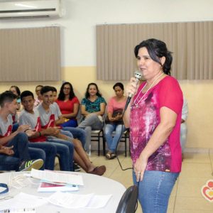 Atletas de Handebol de Santa Vitória recebem novos uniformes para disputar os Jogos Escolares da Juventude (JEJ)