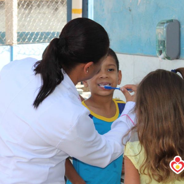 Escolas de Santa Vitória recebem Ação de Saúde Bucal