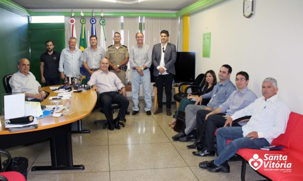 Prefeito Salim Curi faz reunião para tratar do projeto Olho Vivo