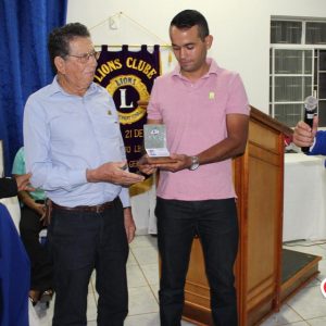 Presença do governador do Distrito, Lions Santa Vitória realiza festiva de posse