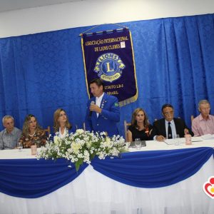 Presença do governador do Distrito, Lions Santa Vitória realiza festiva de posse