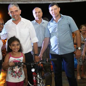 Dia das Criancas e comemorado com grande festa em Santa Vitoria (78)