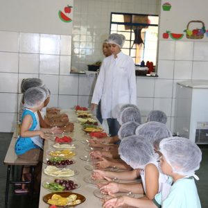 Prefeitura realiza projeto nos CEMEIS promovendo a educação alimentar para crianças