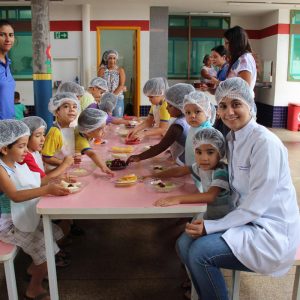 Prefeitura realiza projeto nos CEMEIS promovendo a educação alimentar para crianças