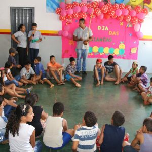 Projeto Aprendendo a Crescer comemora o Dia das Criancas com brincadeiras (13)