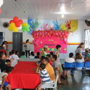 Projeto Aprendendo a Crescer comemora o Dia das Criancas com brincadeiras (9)