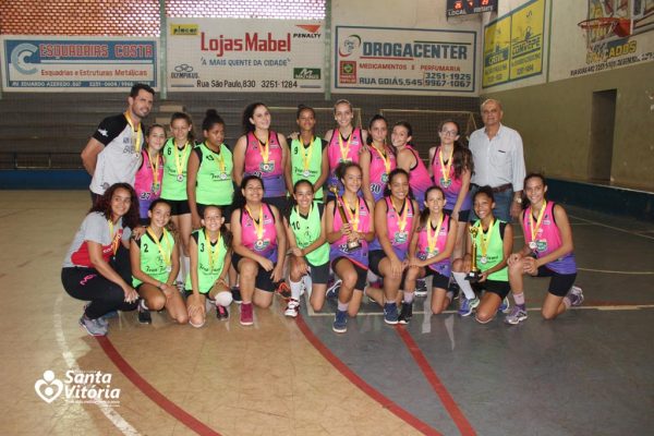 Equipe de basquetebol de Santa Vitória e de Ituiutabada na Copa Intermunicipal de Basquetebol