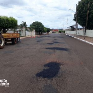 Prefeitura de Santa Vitória realiza nova etapa da operação tapa-buracos Prefeitura de Santa Vitória realiza nova etapa da operação tapa-buracos
