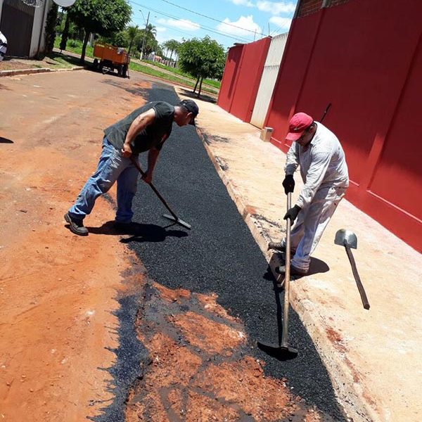 Prefeitura de Santa Vitória realiza nova etapa da operação tapa-buracos Prefeitura de Santa Vitória realiza nova etapa da operação tapa-buracos