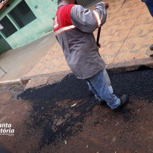 Prefeitura de Santa Vitória realiza nova etapa da operação tapa-buracos Prefeitura de Santa Vitória realiza nova etapa da operação tapa-buracos