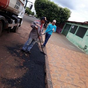 Prefeitura de Santa Vitória realiza nova etapa da operação tapa-buracos Prefeitura de Santa Vitória realiza nova etapa da operação tapa-buracos