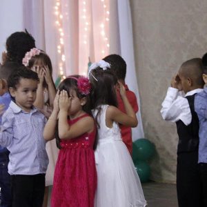 Alunos da Escola Municipal Geraldo Ribeiro recebem diplomas de conclusão da Educação Infantil (18)