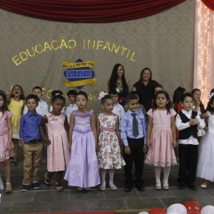 Alunos da Escola Municipal Geraldo Ribeiro recebem diplomas de conclusão da Educação Infantil (19)