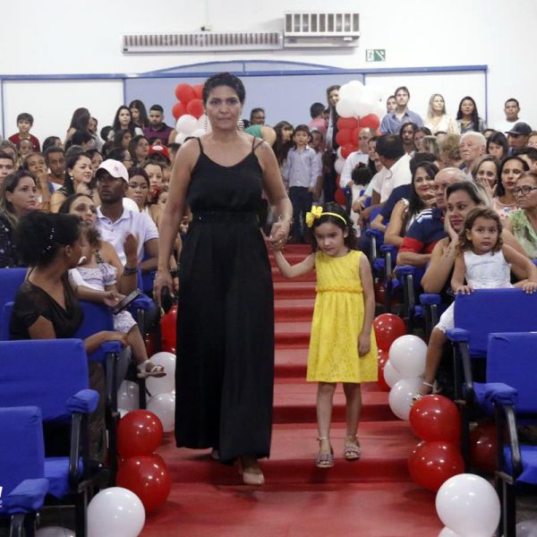 Alunos da Escola Municipal Geraldo Ribeiro recebem diplomas de conclusão da Educação Infantil (2)