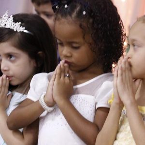 Alunos da Escola Municipal Geraldo Ribeiro recebem diplomas de conclusão da Educação Infantil (31)