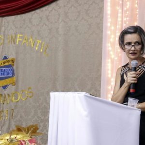 Alunos da Escola Municipal Geraldo Ribeiro recebem diplomas de conclusão da Educação Infantil (42)