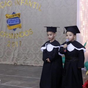 Alunos da Escola Municipal Geraldo Ribeiro recebem diplomas de conclusão da Educação Infantil (43)