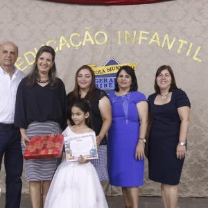 Alunos da Escola Municipal Geraldo Ribeiro recebem diplomas de conclusão da Educação Infantil (46)