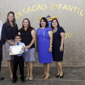 Alunos da Escola Municipal Geraldo Ribeiro recebem diplomas de conclusão da Educação Infantil (49)