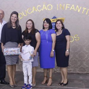 Alunos da Escola Municipal Geraldo Ribeiro recebem diplomas de conclusão da Educação Infantil (51)