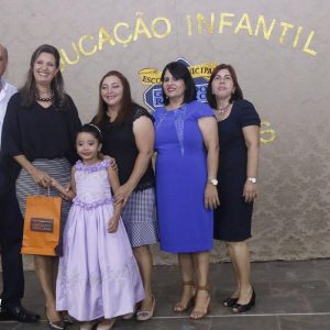 Alunos da Escola Municipal Geraldo Ribeiro recebem diplomas de conclusão da Educação Infantil (53)