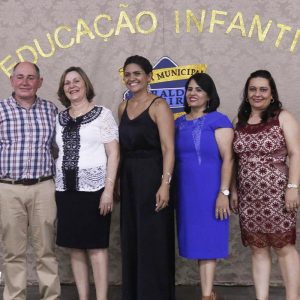 Alunos da Escola Municipal Geraldo Ribeiro recebem diplomas de conclusão da Educação Infantil (54)