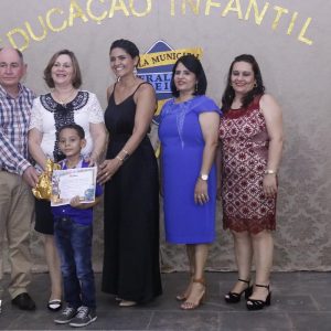 Alunos da Escola Municipal Geraldo Ribeiro recebem diplomas de conclusão da Educação Infantil (55)