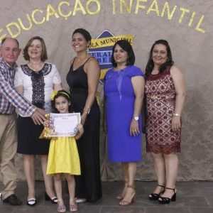 Alunos da Escola Municipal Geraldo Ribeiro recebem diplomas de conclusão da Educação Infantil (56)