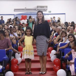 Alunos da Escola Municipal Geraldo Ribeiro recebem diplomas de conclusão da Educação Infantil (6)