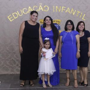 Alunos da Escola Municipal Geraldo Ribeiro recebem diplomas de conclusão da Educação Infantil (60)