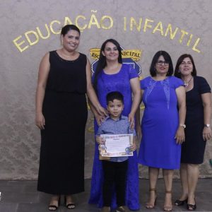 Alunos da Escola Municipal Geraldo Ribeiro recebem diplomas de conclusão da Educação Infantil (61)