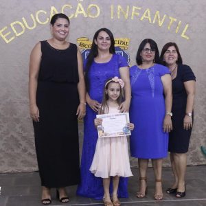 Alunos da Escola Municipal Geraldo Ribeiro recebem diplomas de conclusão da Educação Infantil (62)