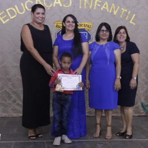 Alunos da Escola Municipal Geraldo Ribeiro recebem diplomas de conclusão da Educação Infantil (63)