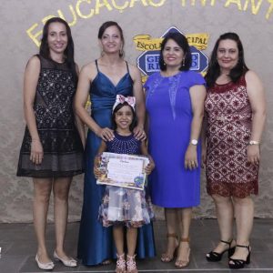 Alunos da Escola Municipal Geraldo Ribeiro recebem diplomas de conclusão da Educação Infantil (65)