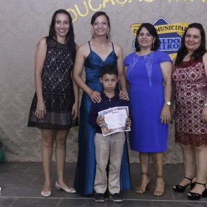 Alunos da Escola Municipal Geraldo Ribeiro recebem diplomas de conclusão da Educação Infantil (68)
