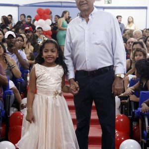 Alunos da Escola Municipal Geraldo Ribeiro recebem diplomas de conclusão da Educação Infantil (7)