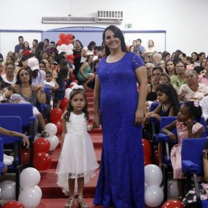 Alunos da Escola Municipal Geraldo Ribeiro recebem diplomas de conclusão da Educação Infantil (8)