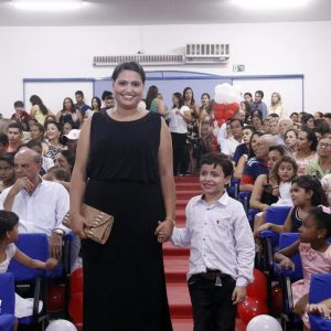 Alunos da Escola Municipal Geraldo Ribeiro recebem diplomas de conclusão da Educação Infantil (9)