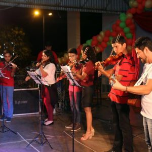 Chegada do Papai Noel à Santa Vitória causa encanto a toda criançada (24) Chegada do Papai Noel à Santa Vitória causa encanto a toda criançada (24)