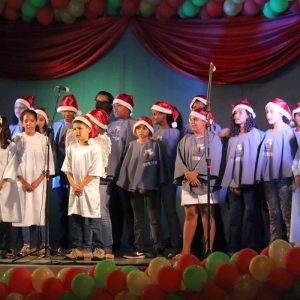 Chegada do Papai Noel à Santa Vitória causa encanto a toda criançada (25) Chegada do Papai Noel à Santa Vitória causa encanto a toda criançada (25)