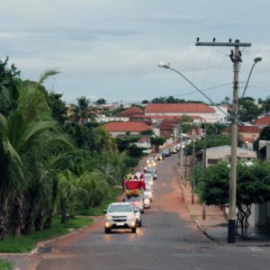 Chegada do Papai Noel à Santa Vitória causa encanto a toda criançada (4) Chegada do Papai Noel à Santa Vitória causa encanto a toda criançada (4)