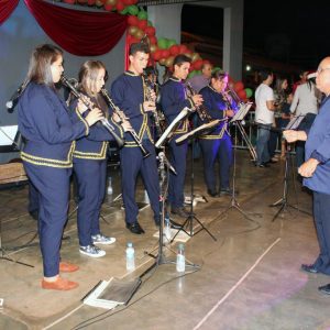 Chegada do Papai Noel à Santa Vitória causa encanto a toda criançada (5) Chegada do Papai Noel à Santa Vitória causa encanto a toda criançada (5)