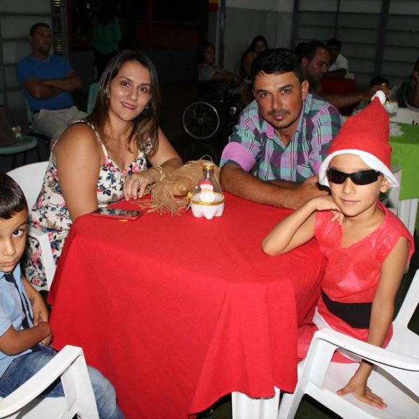Creche Municipal de Chaveslândia encerra ano letivo com apresentações artísticas sobre o Natal (1) Creche Municipal de Chaveslândia encerra ano letivo com apresentações artísticas sobre o Natal (1)