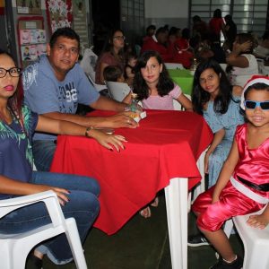 Creche Municipal de Chaveslândia encerra ano letivo com apresentações artísticas sobre o Natal (12) Creche Municipal de Chaveslândia encerra ano letivo com apresentações artísticas sobre o Natal (12)