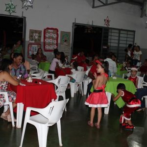 Creche Municipal de Chaveslândia encerra ano letivo com apresentações artísticas sobre o Natal (21) Creche Municipal de Chaveslândia encerra ano letivo com apresentações artísticas sobre o Natal (21)