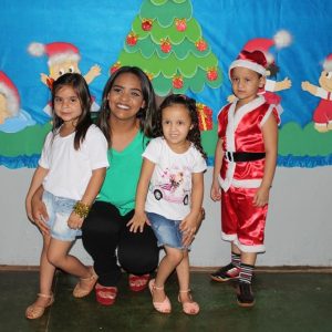 Creche Municipal de Chaveslândia encerra ano letivo com apresentações artísticas sobre o Natal (26) Creche Municipal de Chaveslândia encerra ano letivo com apresentações artísticas sobre o Natal (26)