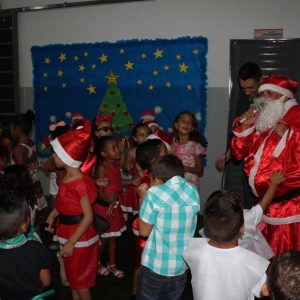 Creche Municipal de Chaveslândia encerra ano letivo com apresentações artísticas sobre o Natal (35) Creche Municipal de Chaveslândia encerra ano letivo com apresentações artísticas sobre o Natal (35)