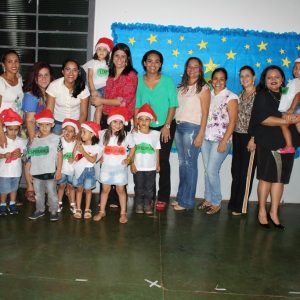 Creche Municipal de Chaveslândia encerra ano letivo com apresentações artísticas sobre o Natal (46) Creche Municipal de Chaveslândia encerra ano letivo com apresentações artísticas sobre o Natal (46)