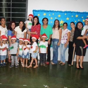 Creche Municipal de Chaveslândia encerra ano letivo com apresentações artísticas sobre o Natal (47) Creche Municipal de Chaveslândia encerra ano letivo com apresentações artísticas sobre o Natal (47)
